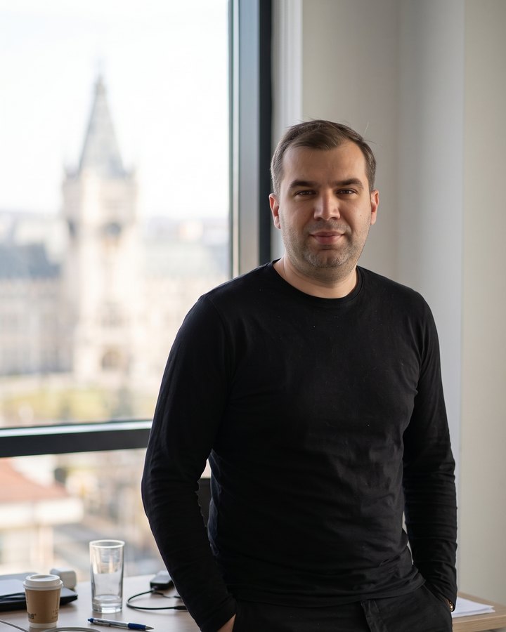 Ivan Makukhin at the window of his office in Iași