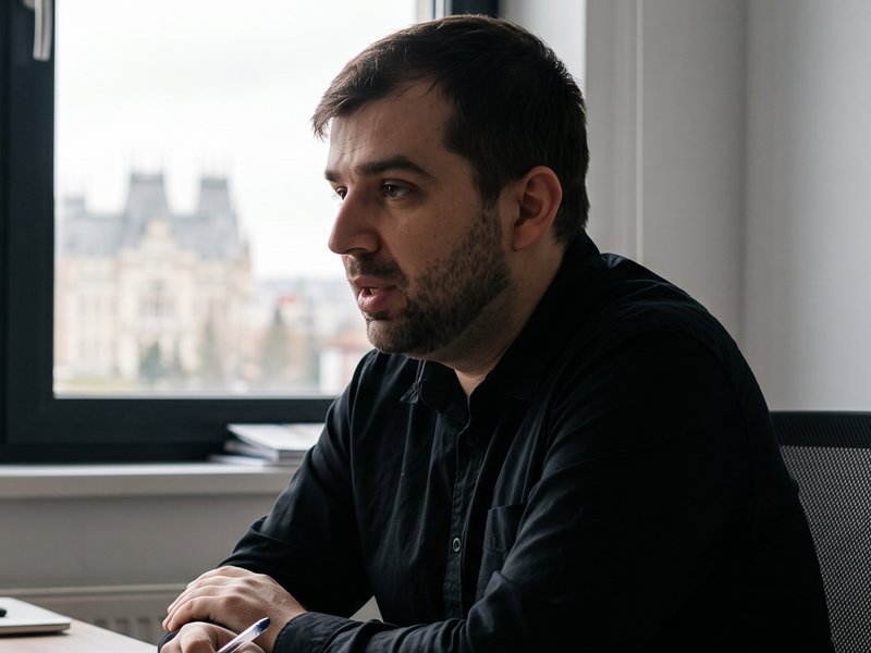 Ivan Makukhin in conversation at his desk